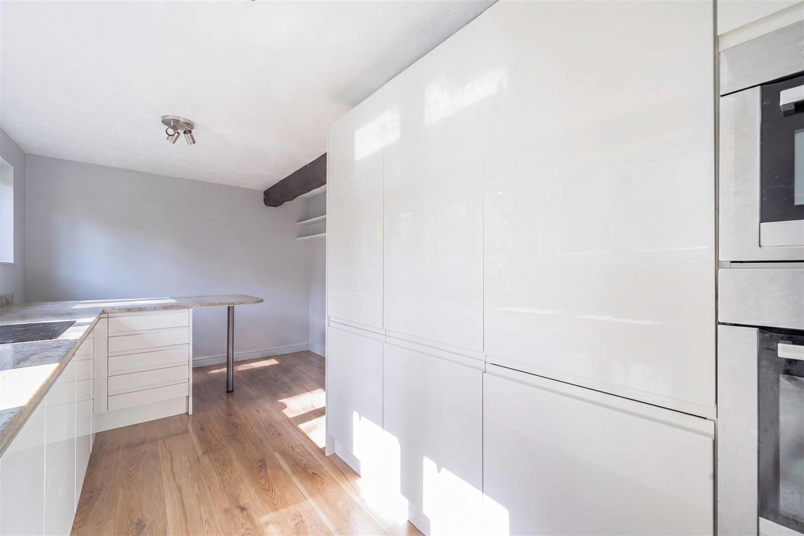 4 bed property in Oakdene, Ascot